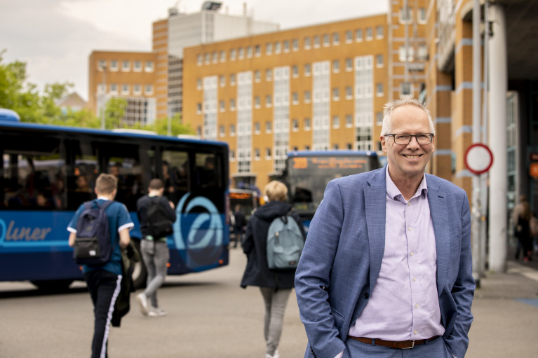 Wethouder Broeksma roept werkgevers op om anders reizen en werken vast te houden