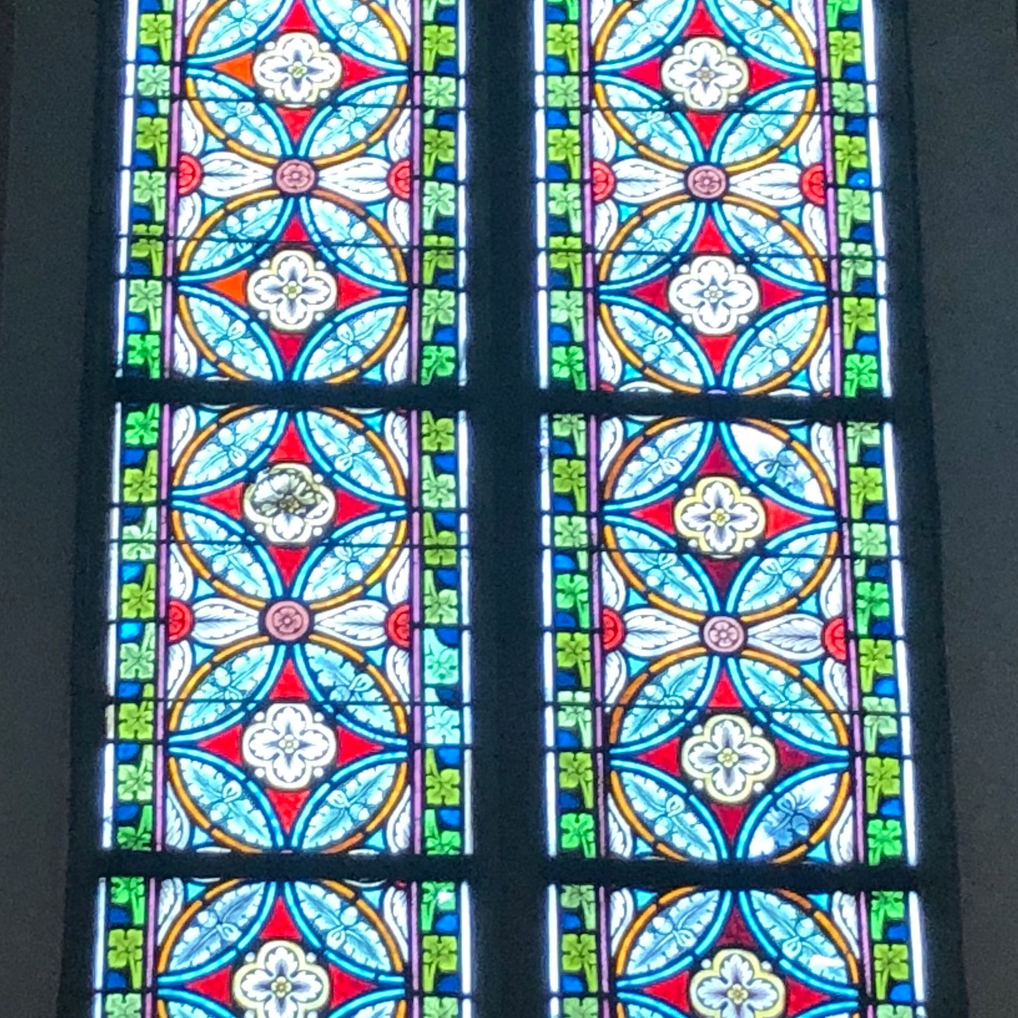 Herstel glas in lood ramen monumentale St.Jacobuskerk in Uithuizen