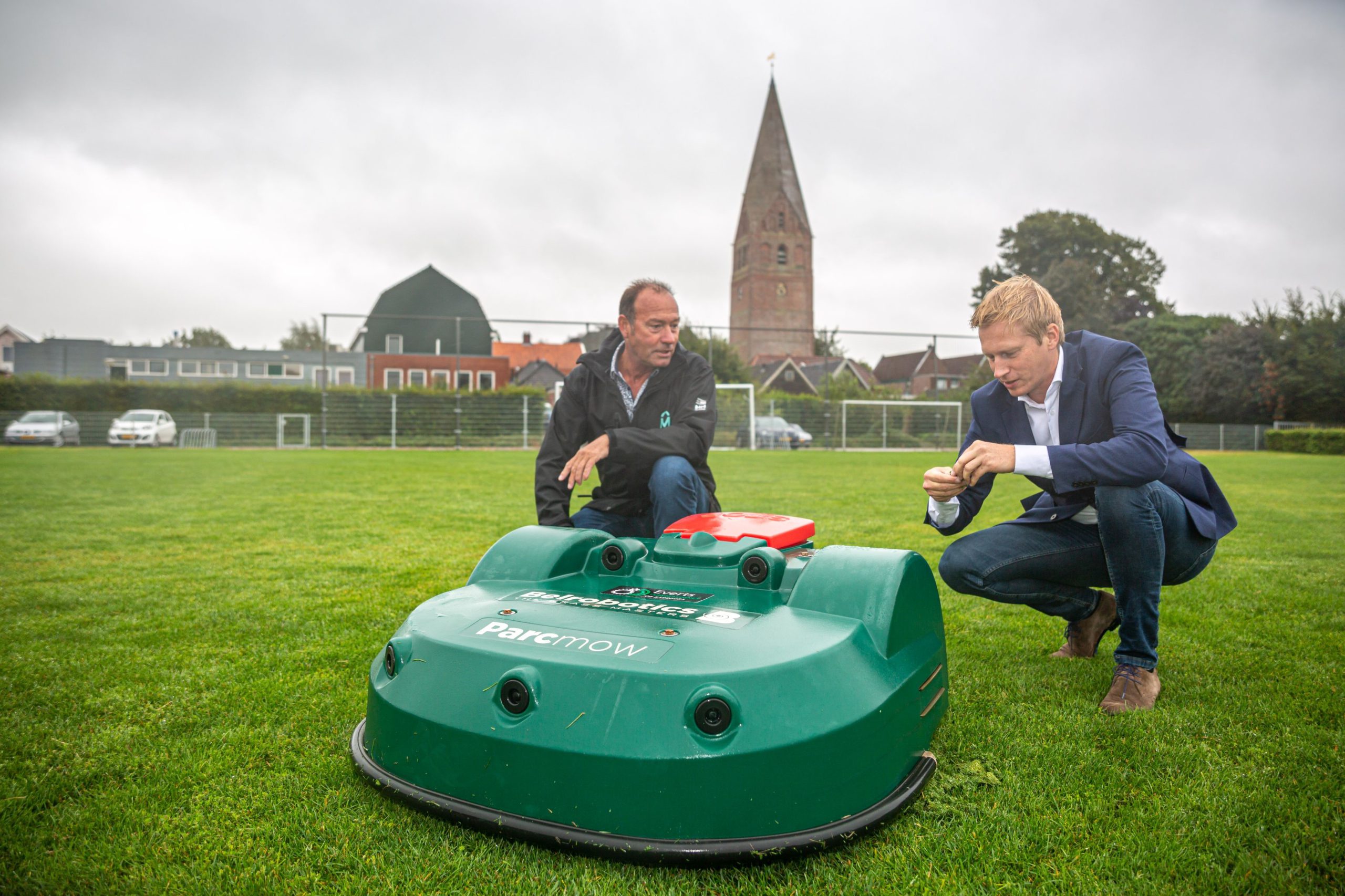 Robots in Midden-Groningen gaan sportvelden onderhouden