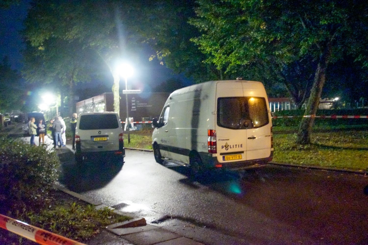 Man met steekwond overleden op schoolplein in Lewenborg