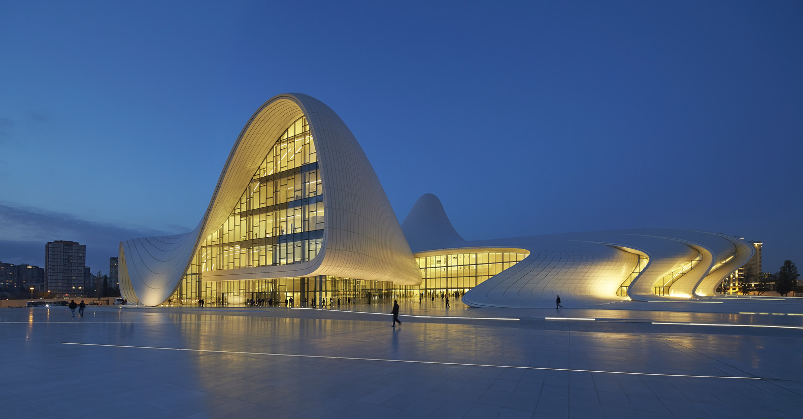 Concertzaal van architecte Zaha Hadid in Baku in Azerbeidjan