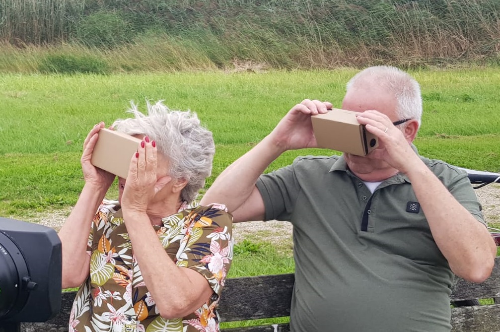 Gratis  kartonnen VR-bril om 360˚ Virtual Reality-film over Groningen te bekijken