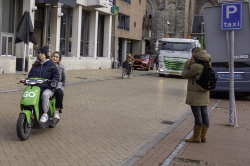 Deelscooters veroveren Groningen – nu strengere regels nodig