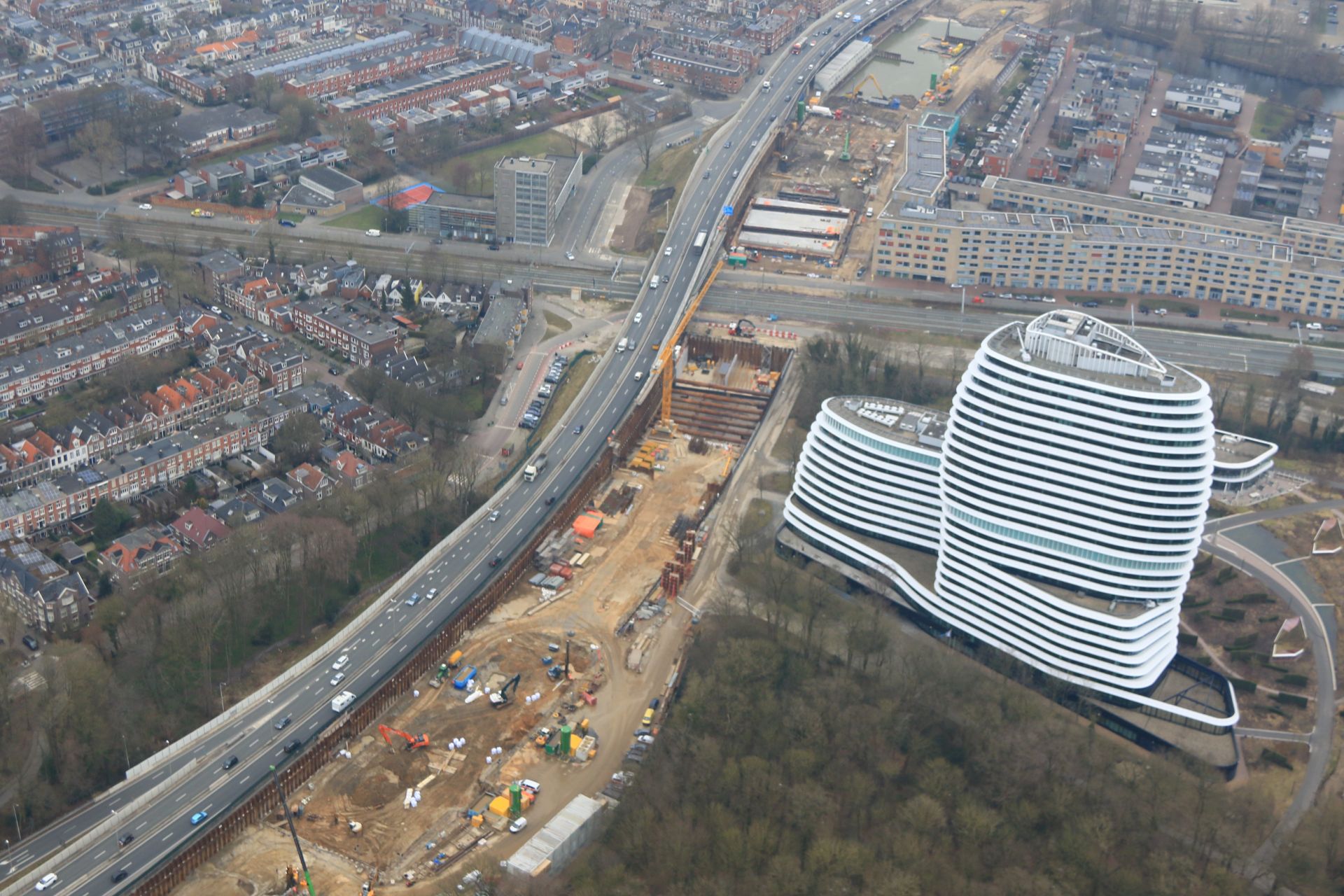 Werkzaamheden (en hinder) aan weg en spoor bij Europapark in april en mei