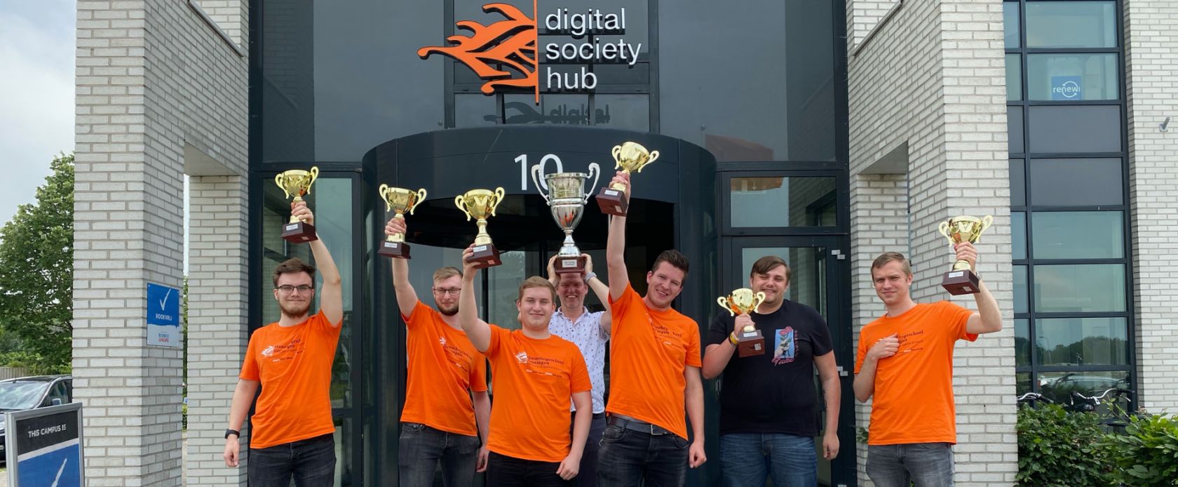 Team Hanzehogeschool Groningen wint hoofdprijs met zelfrijdende kart tijdens 'Self Driving Challenge'