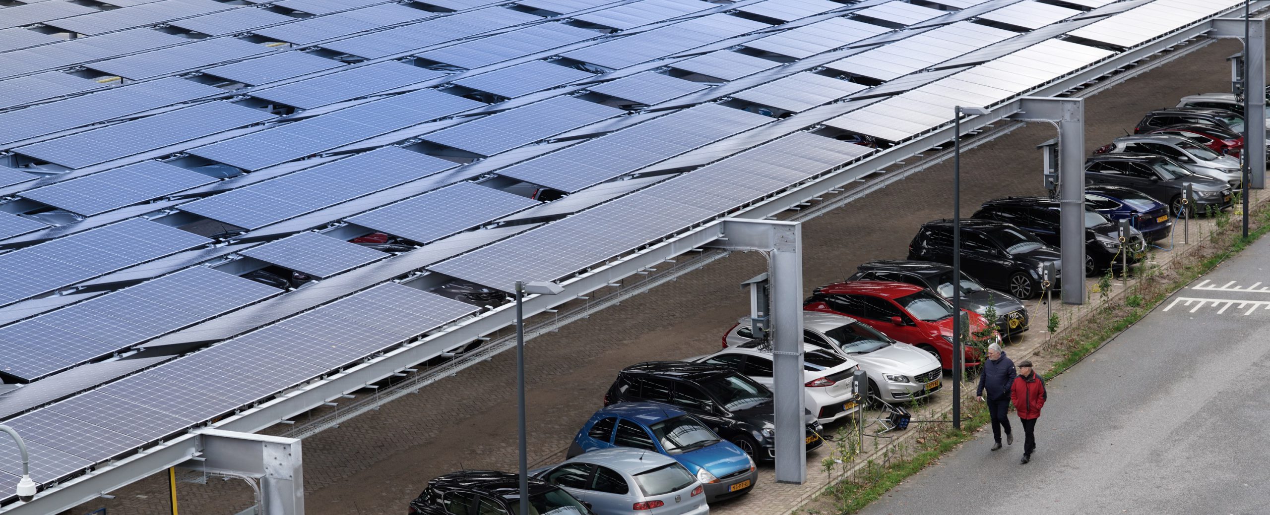 Zonnepanelen op je parkeerterrein? Check of het kan (en wat het kost!) met de online tool ‘Park the Sun’