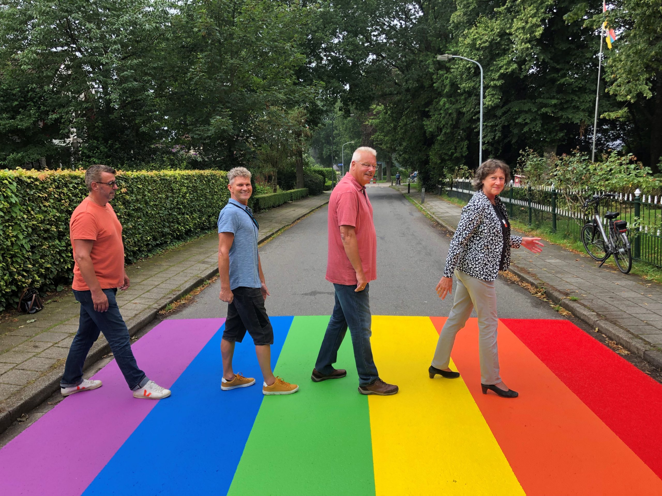 Gronings regenboogzebrapad in Westerkwartier straalt weer