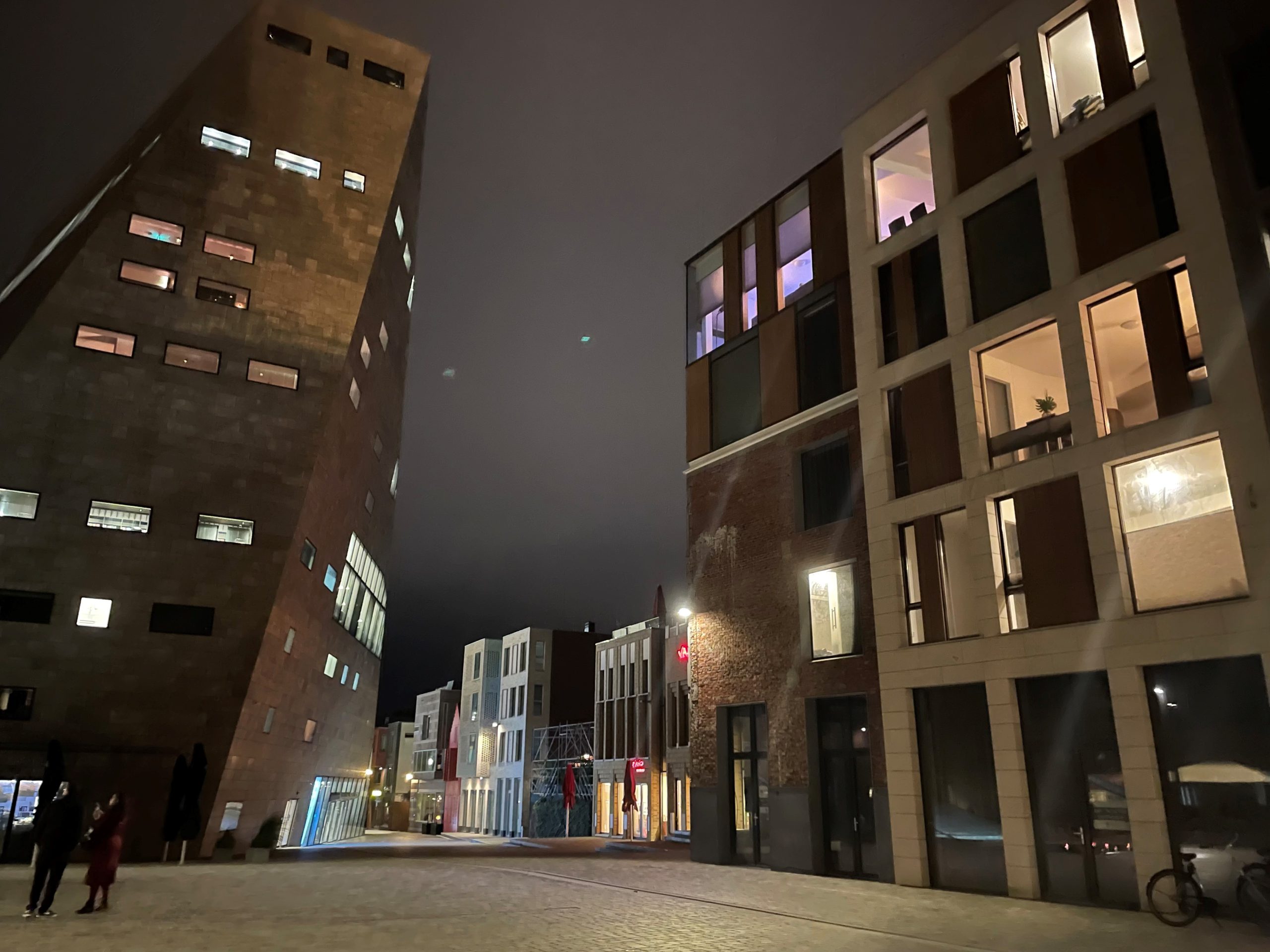 Forum Groningen en Nieuwe Markt in de nacht