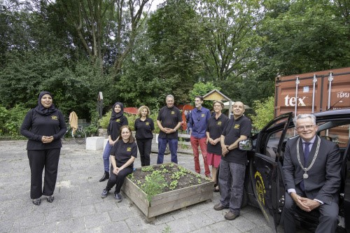 Buurttaxi Selwerd doet méer dan alleen mensen vervoeren