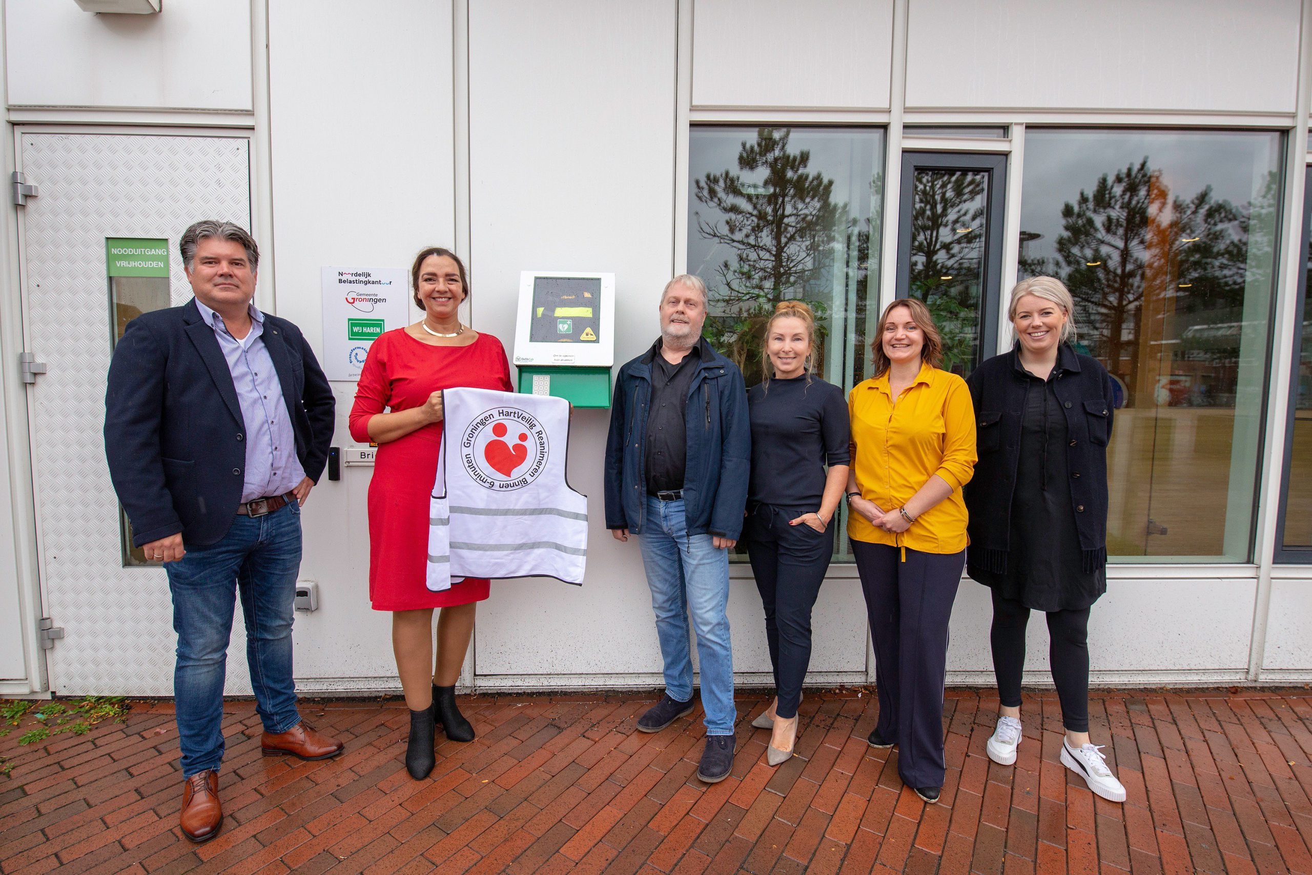 Bedrijvenverenigingen en gemeente Groningen plaatsen AED’s