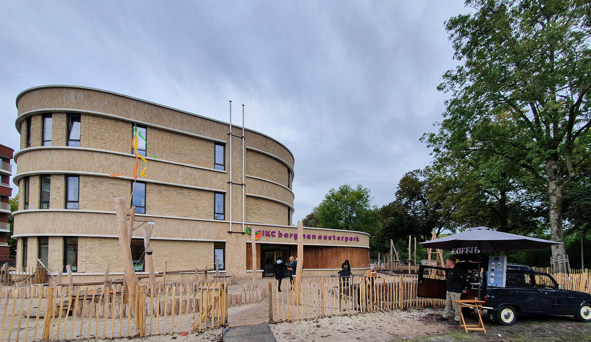 Oosterparkwijk uniek Kindcentrum rijker: IKC Borgman is opvang, school en kinderopvang in één