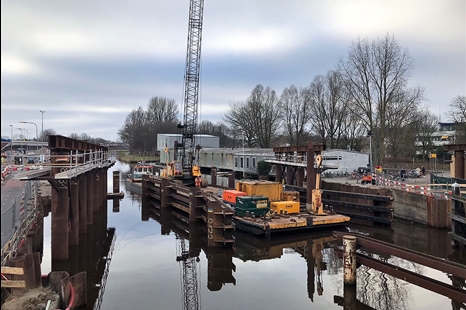 Extra afsluitingen A28 en Brailleweg nodig voor bouw tijdelijke brug over Noord-Willemskanaal