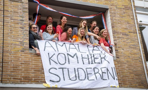 Koningsnacht en Koningsdag in Groningen bijna weer normaal, maar festiviteiten stoppen op verschillende tijden