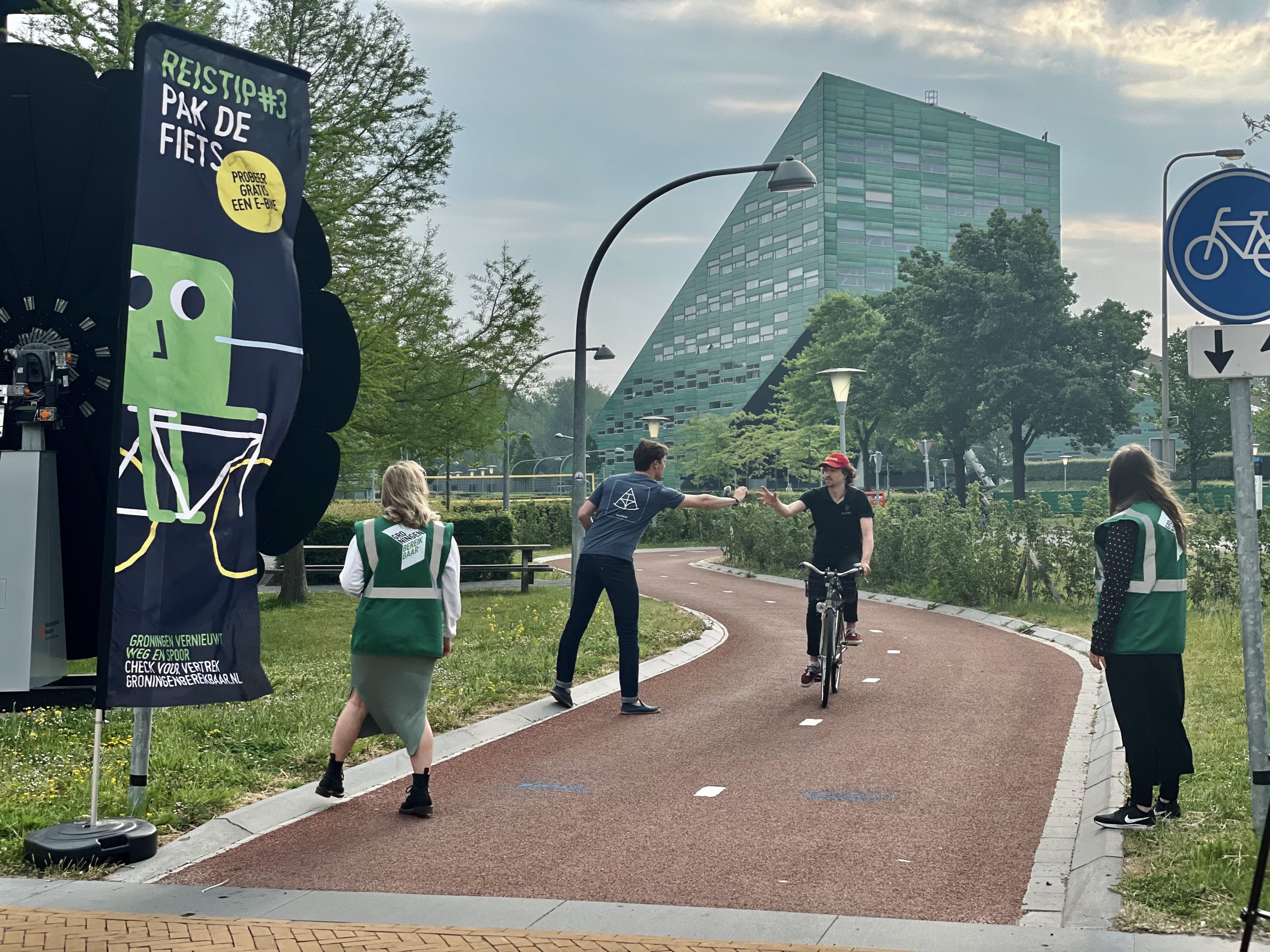 Traktatie en fietscheck voor fietsers tijdens landelijke Fiets naar je Werk Dag