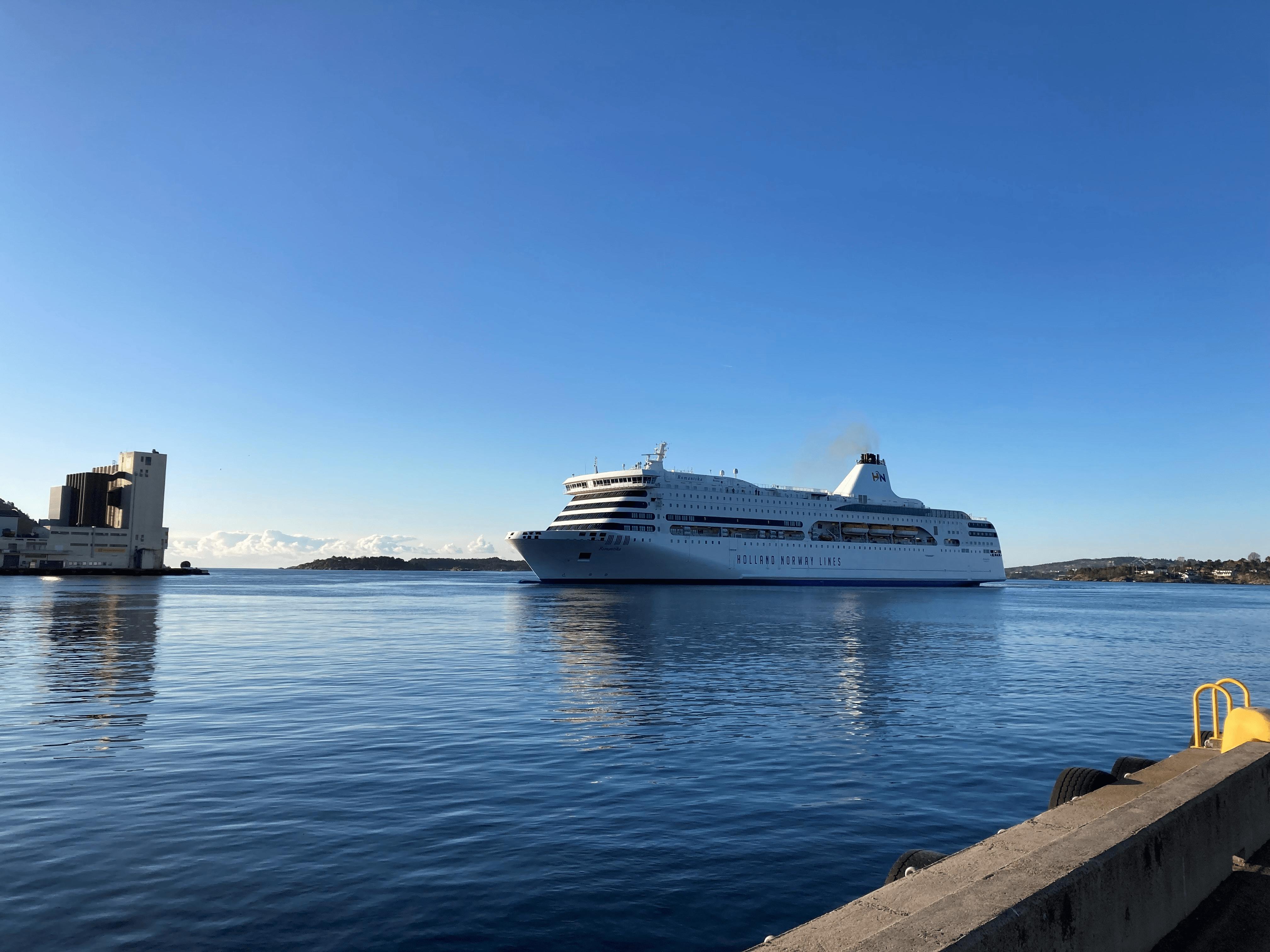 Verdachte koffer vertraagt eerste afvaart Holland Norway Lines uit Cuxhaven