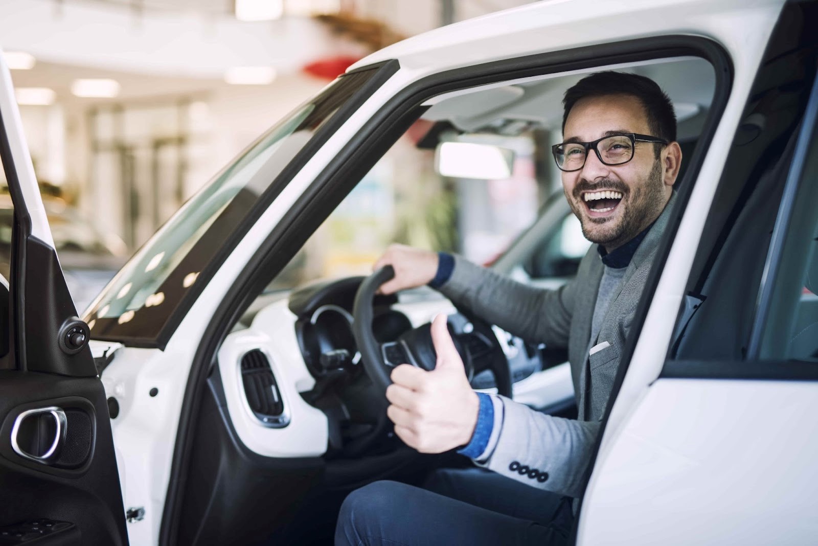 Zo maak je je auto schoon en klaar voor de zomer