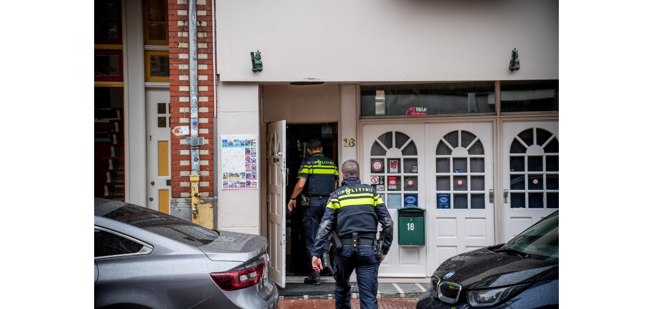 Politie Groningen en FIOD doen inval in coffeeshop en woning