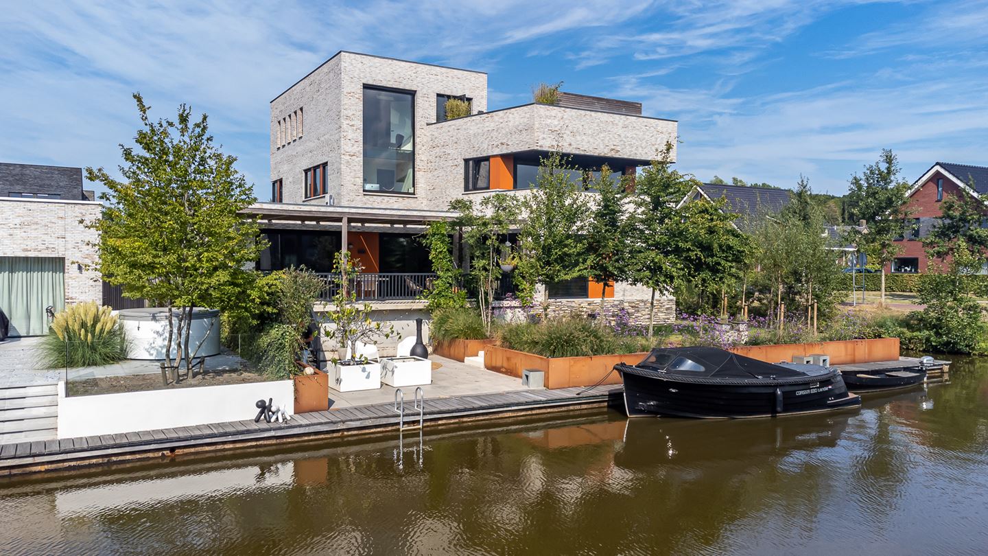 Villa vol verrassingen te koop op fietsafstand van Groningen