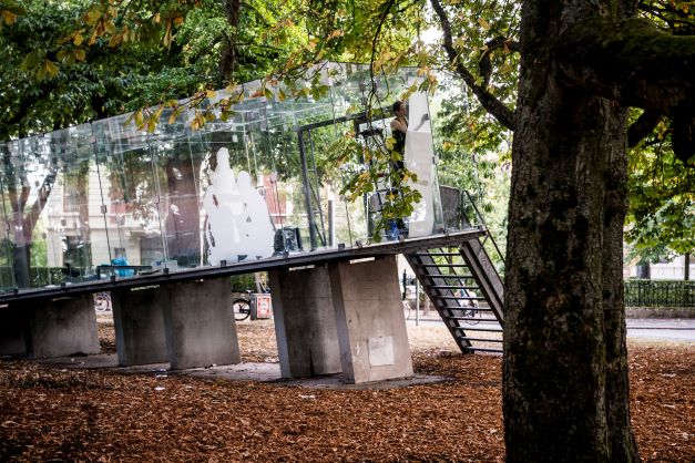 Nieuw kunstwerk over voorbijgangers in Tschumipaviljoen Hereplein