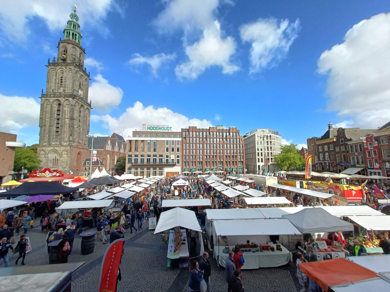 Drukte bij de Groninger Marktdagen op Duitse feestdag