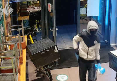 Politie zoekt overvaller pizzeria