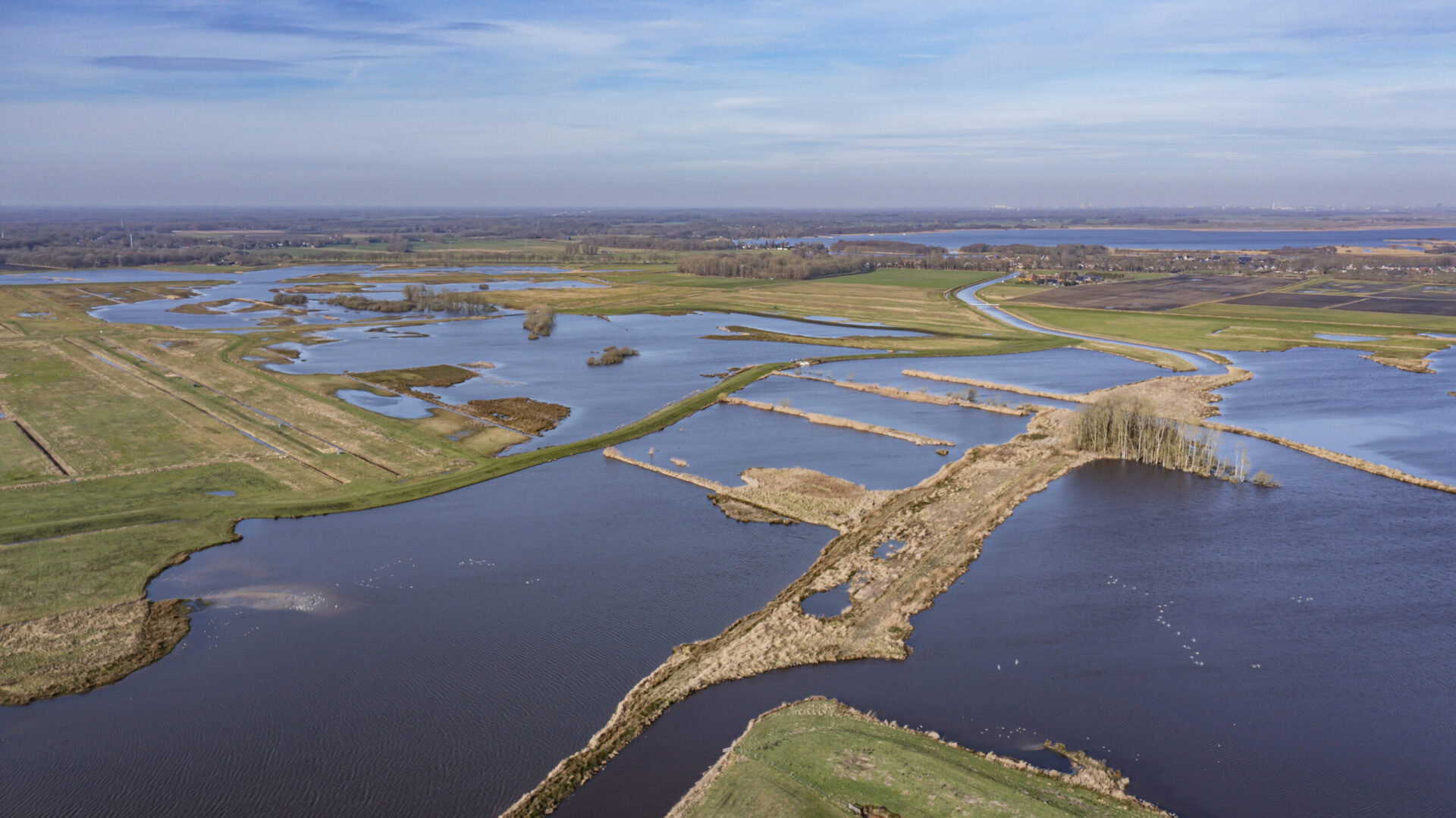 Waterschap voerde 280 miljoen kuub water af via sluizen Lauwersoog