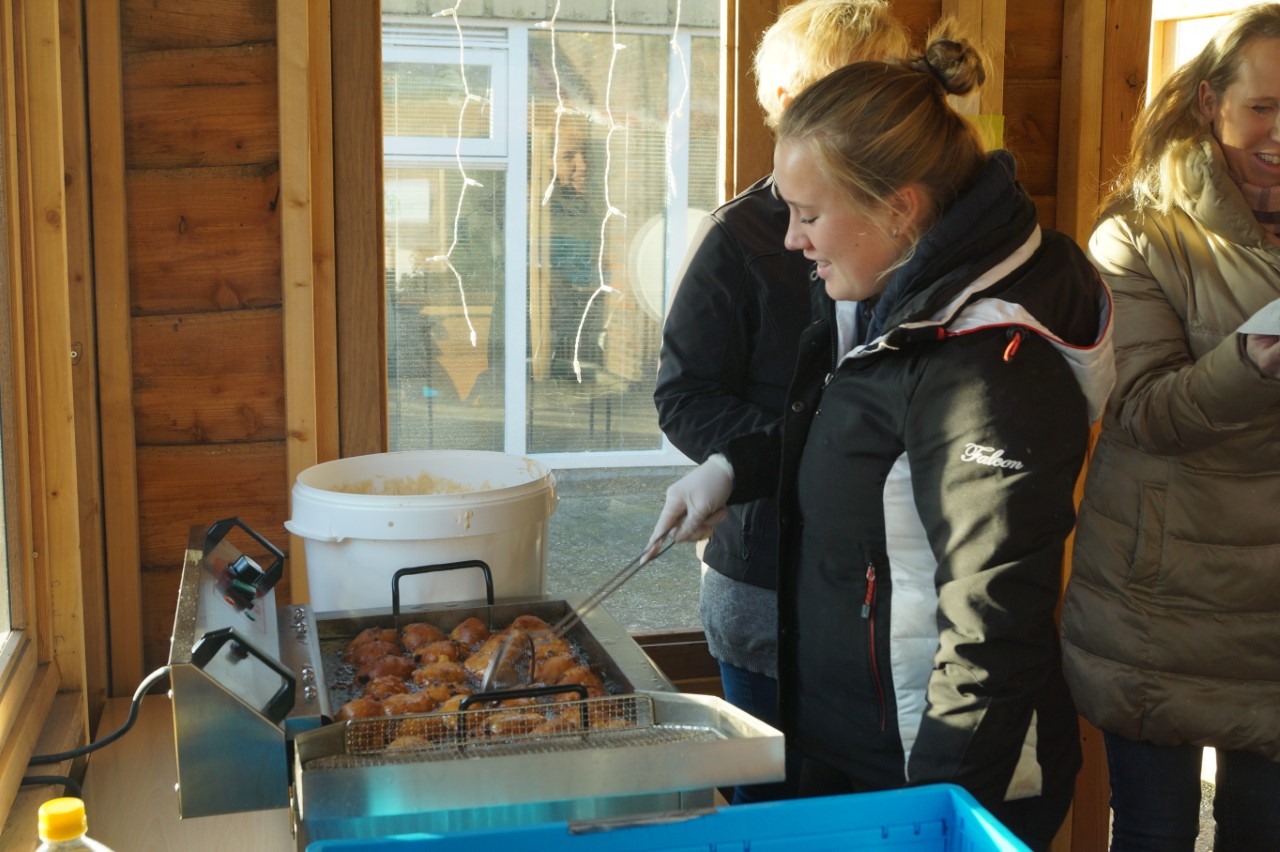 Oliebollenactie voor stichting Lutje Geluk