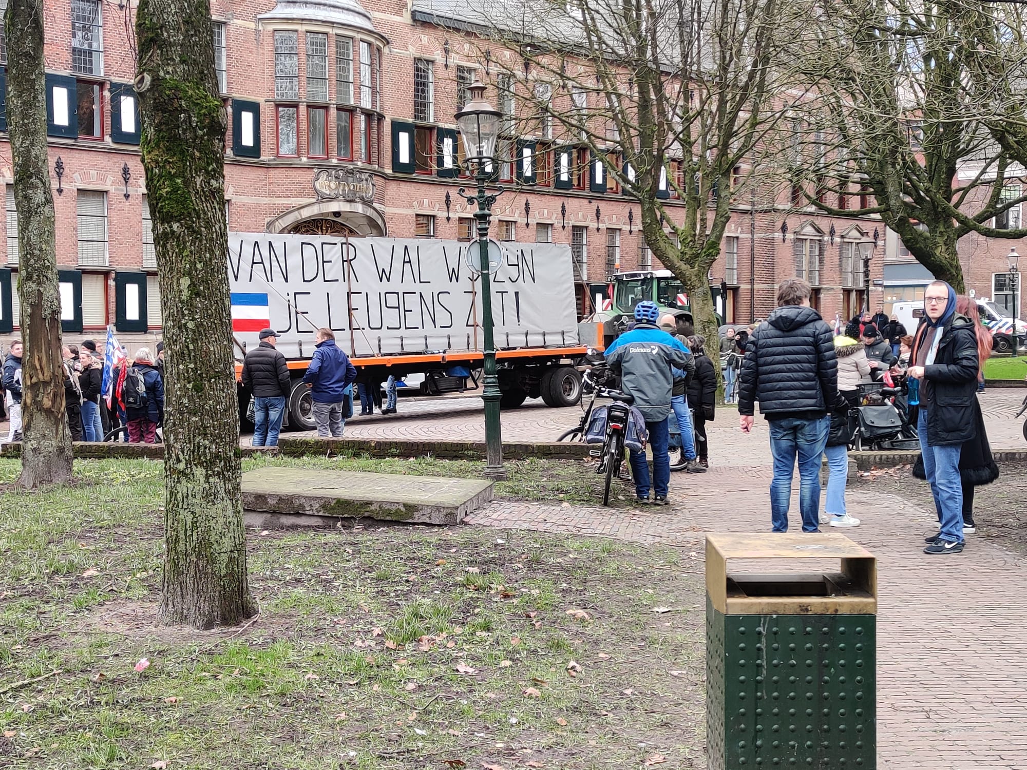 Protesterende boeren wisten Provinciehuis toch te bereiken: “we hopen dat er geluisterd wordt naar de landbouw”