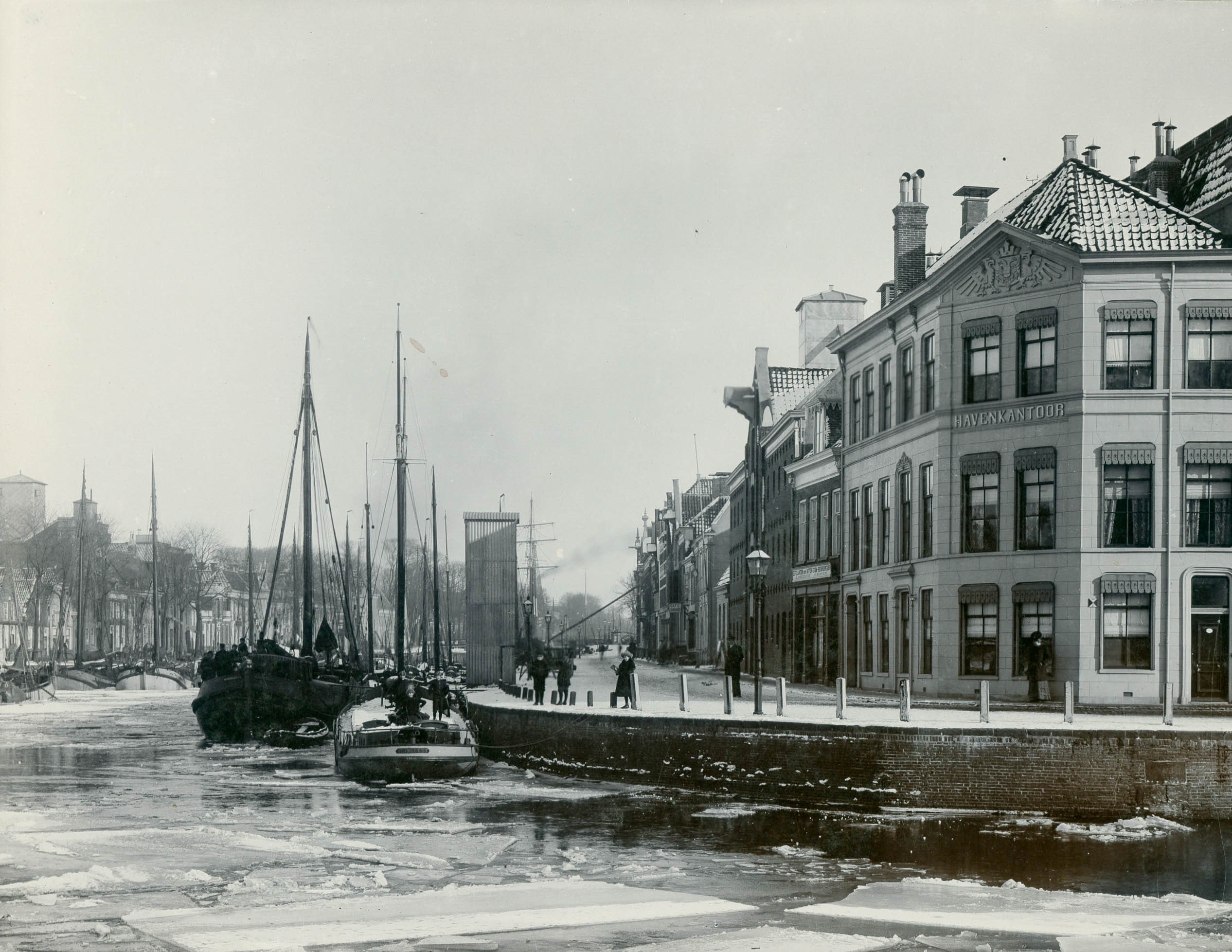 Winter aan de Noorderhaven in Groningen – welk jaar?