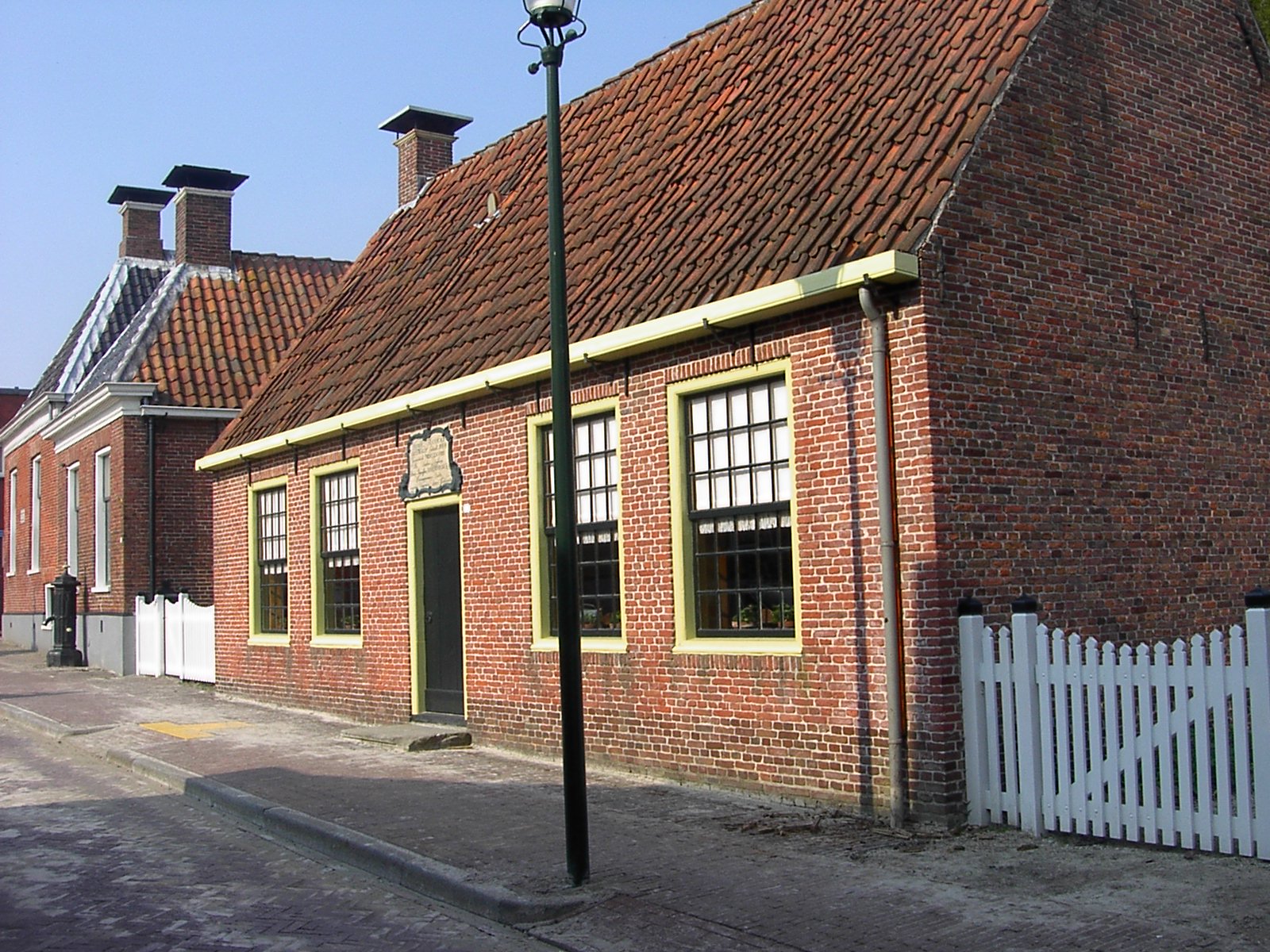 Oud gasthuis voor behoeftige vrouwen Groningen trekpleister in Open Luchtmuseum in Warffum