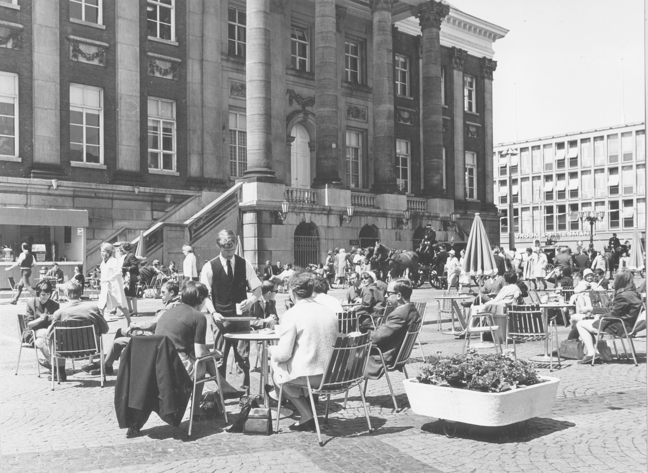 Grote Markt, jaren '60. Foto | Groninger Archieven