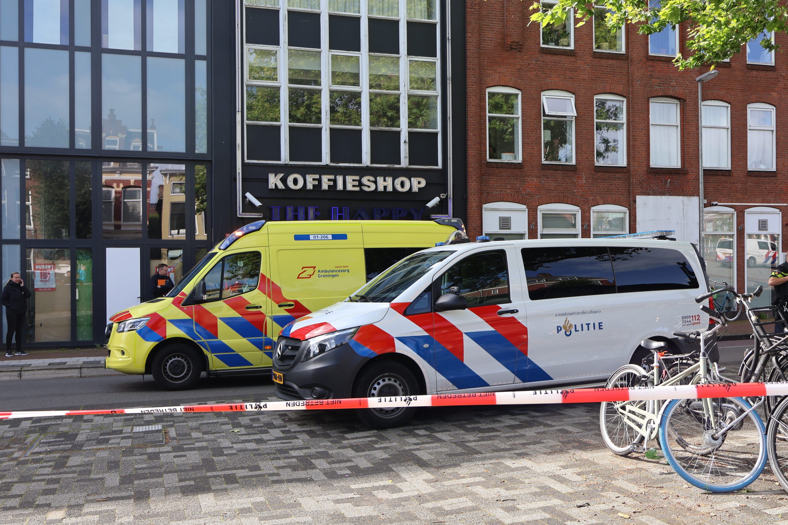 GRONINGEN - Donderdagmorgen 4 juli tegen 09.05 uur heeft een steekincident plaatsgevonden aan de Damsterdiep in Groningen. Bij het incident zouden meerdere personen gewond geraakt zijn. Waaronder