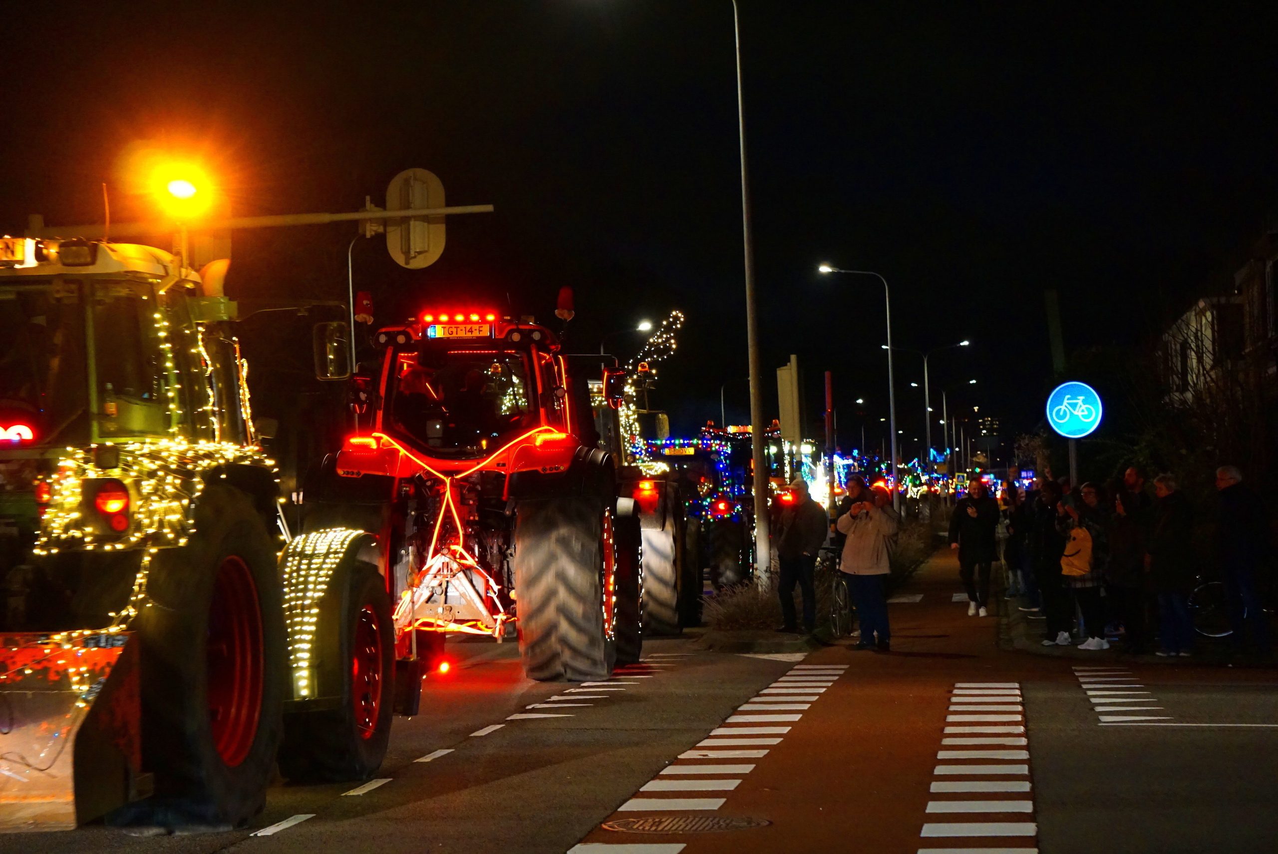Stoet verlichte trekkers vorig jaar Foto | AS Media 
