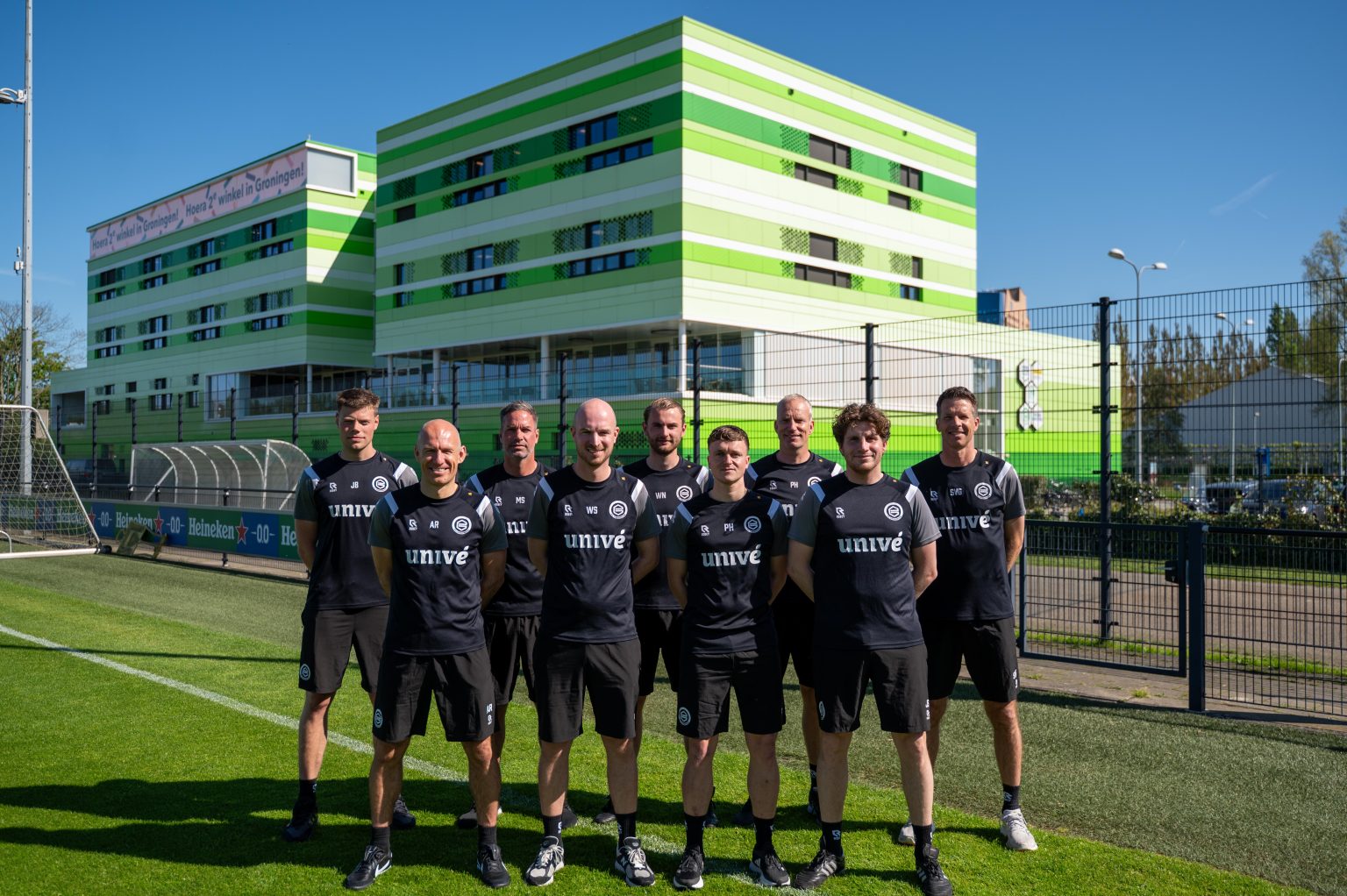 De trainersstaf van FC Groningen voor het nieuwe seizoen (foto: website FC Groningen)