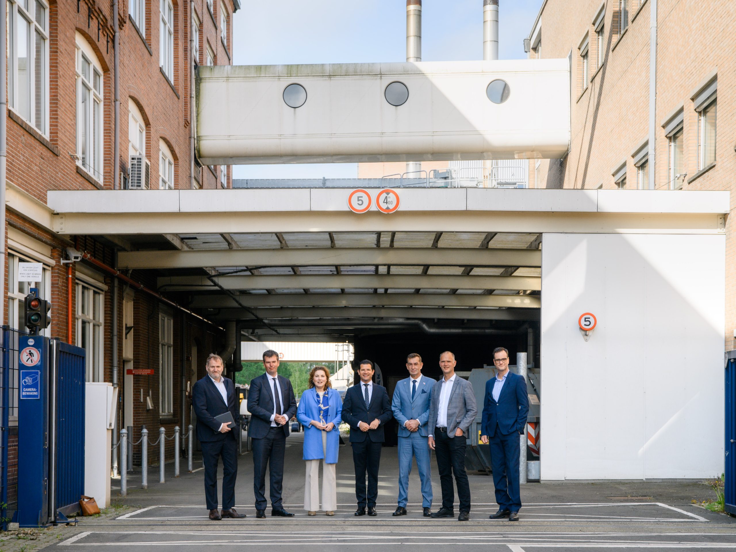 V.l.n.r.: Jakob Klompien, Kristiaan Capelle, Mirjam van ’t Veld, minister Beljaarts, staatssecretaris Van Marum, Edward van der Meer, Jan Theo van der Beek
Foto | Casper Maas