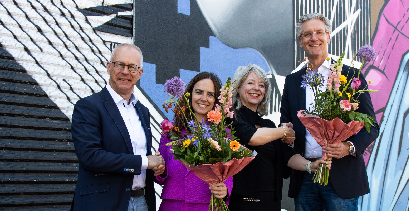 v.l.n.r. Hans Schülski (NHL Stenden), Sandra Pot (VNO-NCW MKB Noord), Agnes Mulder (VNO-NCW MKB Noord) en Marc Otto (NHL Stenden)