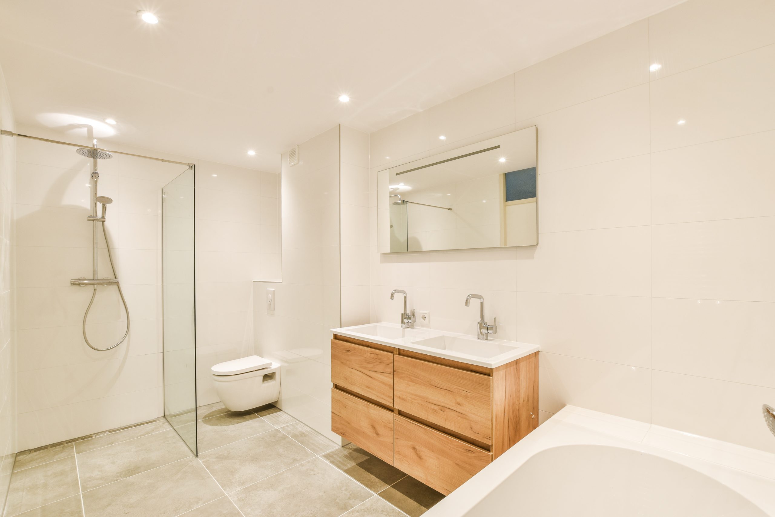 The interior design and decoration of a nice and modern bathroom