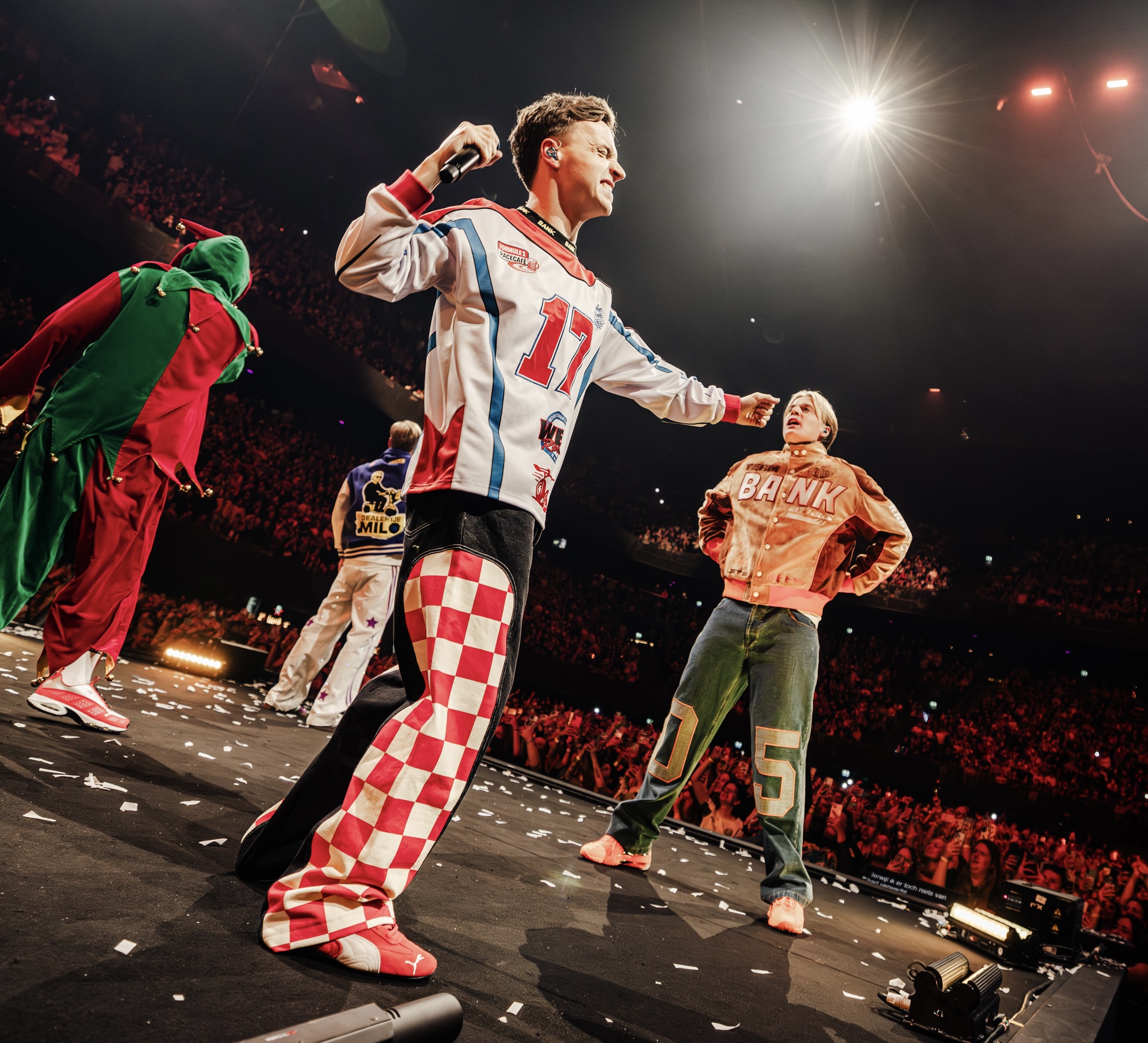 Bankzitters in een uitverkochte Ziggo Dome Foto | Ole Rethans