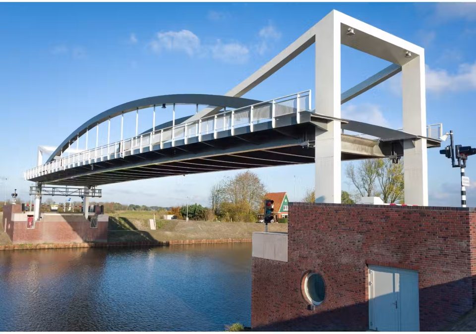 Brug Dorkwerd wil niet meer dicht, gestremd voor wegverkeer