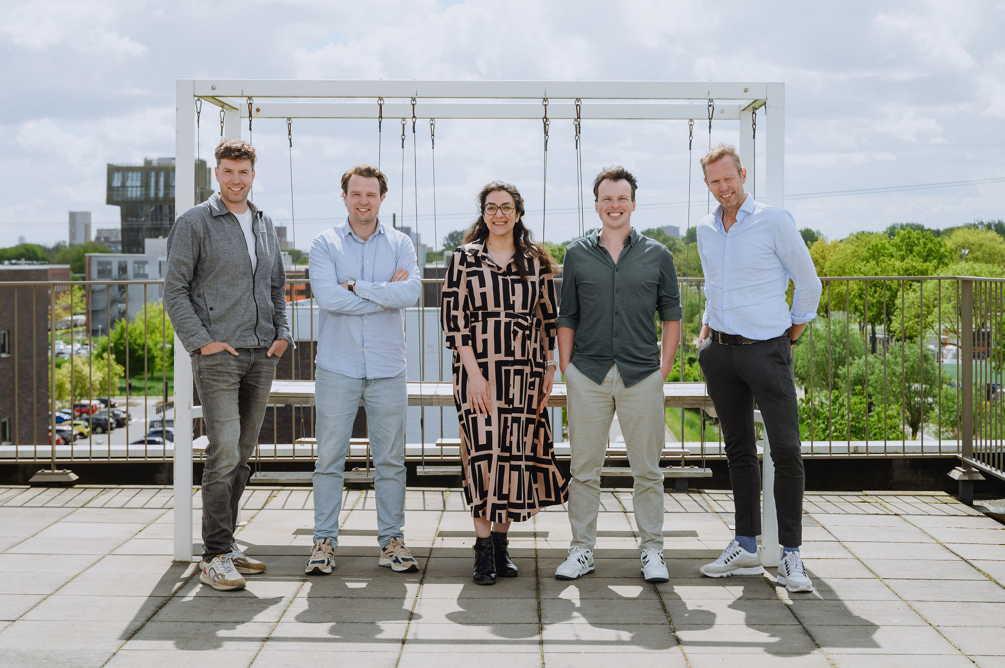 Van links naar rechts: Daniël van Dort (imec.istart), Gijs 
Schumer (Ameretat), Setareh Rezaee (Ameretat), Frank Mol (Ameretat), Hilbrand van der Zee (Future 
Tech Ventures). Foto | Casper Maas