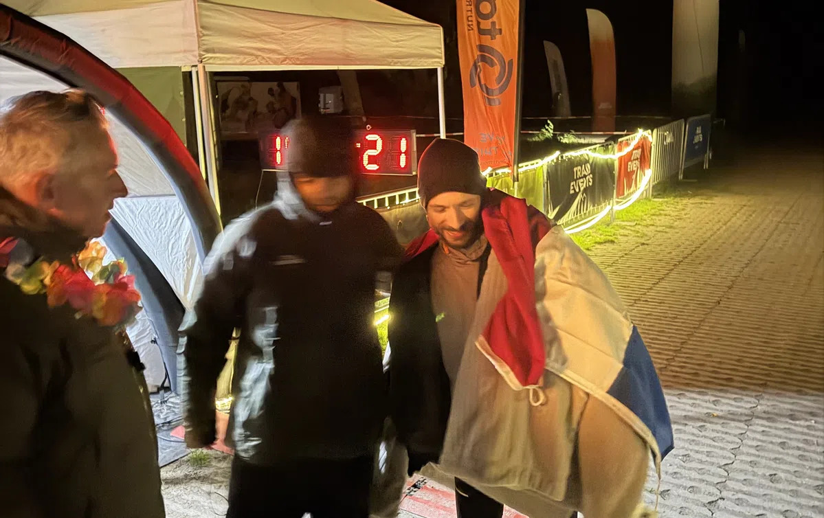 Pappaleterra over de streep (screenshot livestream)